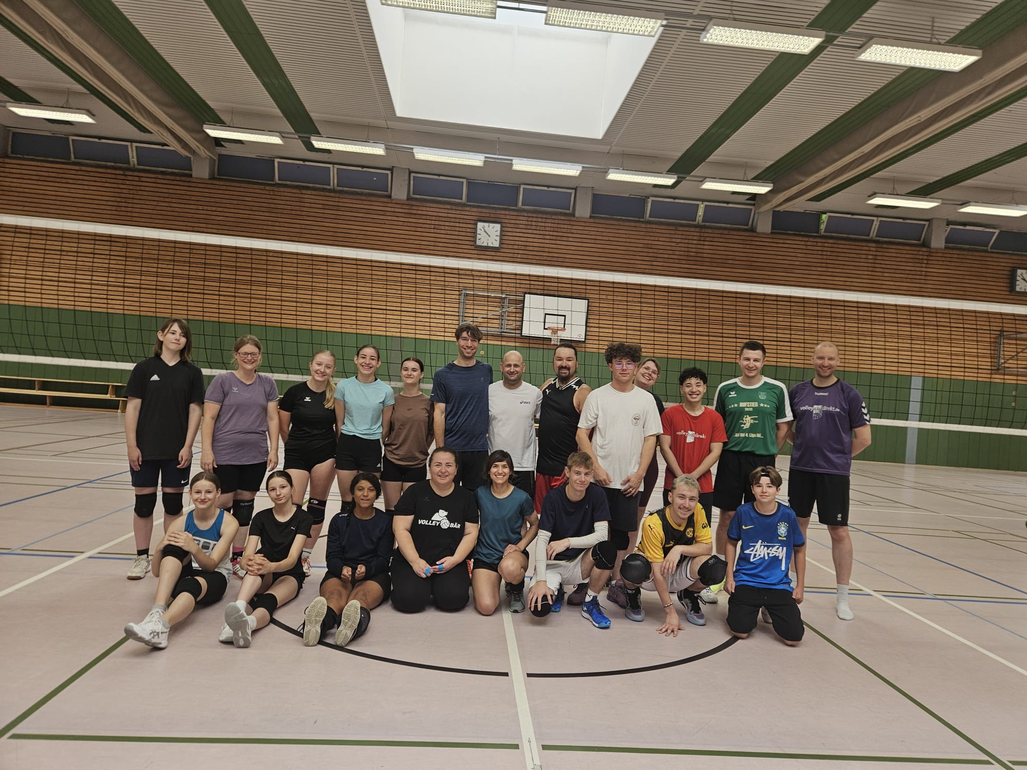 Gruppenfoto vom Zuspieler-Workshop 2025 mit 20 Teilnehmer*innen 