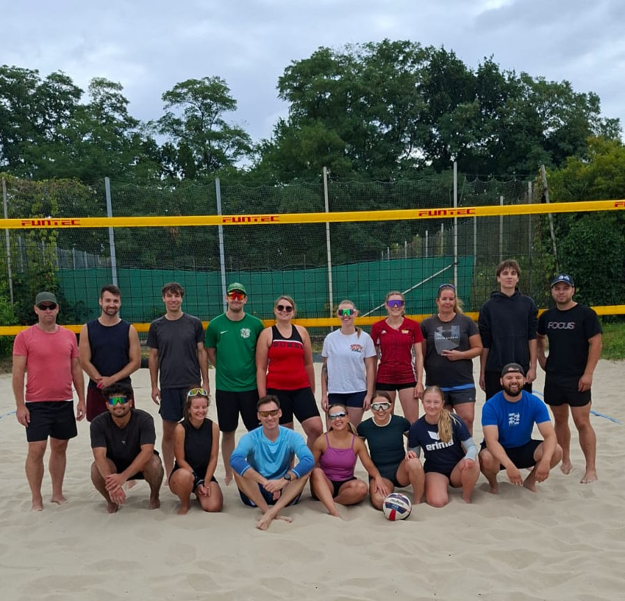 Gruppenfoto aller Teilnehmer*innen