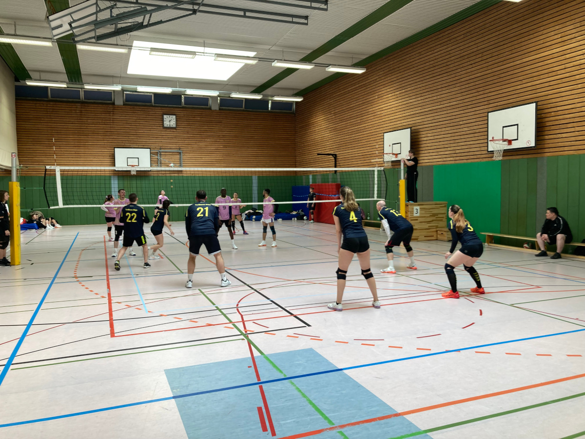 Spielszene mit Spieler*innen beim Turnier